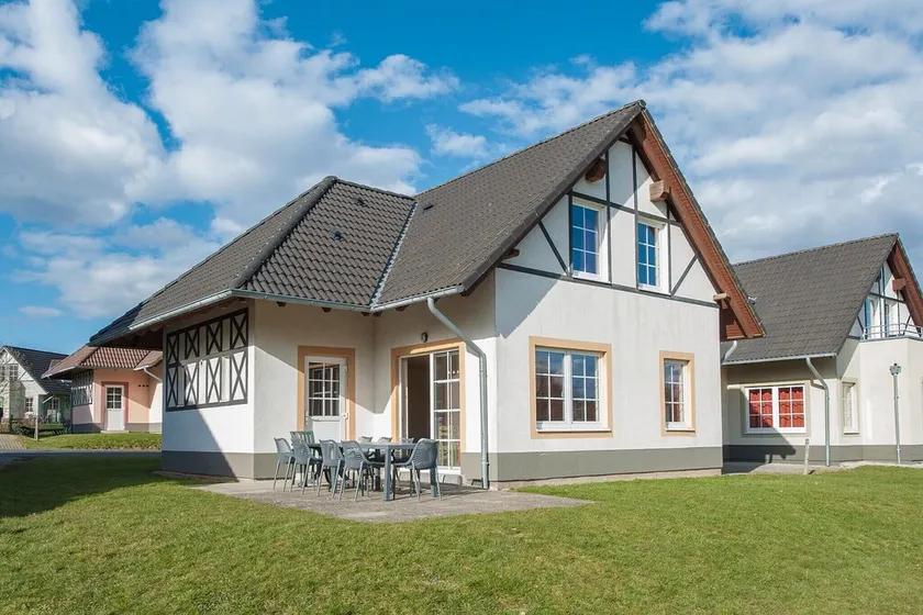 Beautiful Villa in Ediger-Eller with Swimming Pool - Image 1