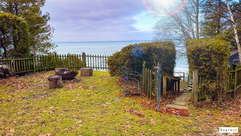 Water front cottage - Image 1