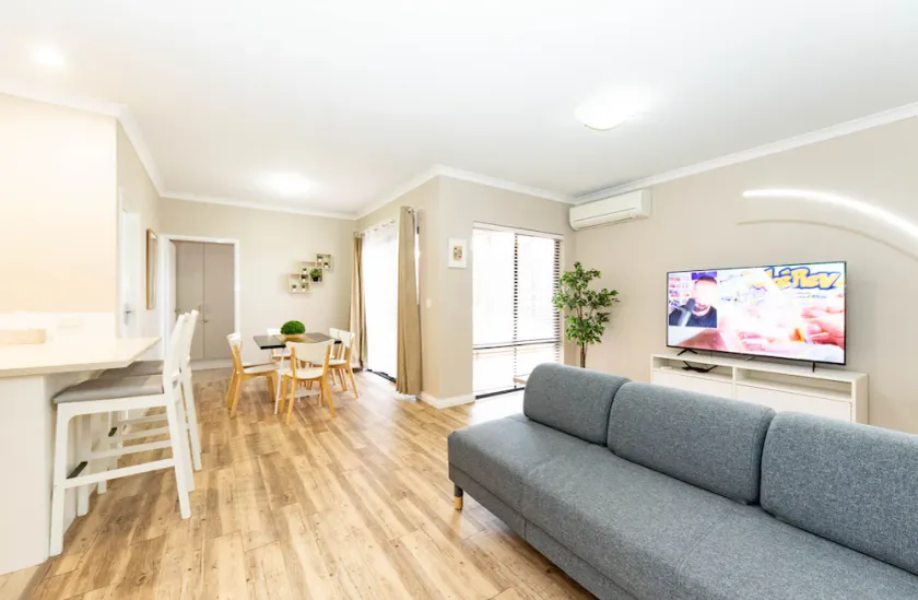Modern 4X2 Perth house near Stadium/Casino/Airport - Image 1