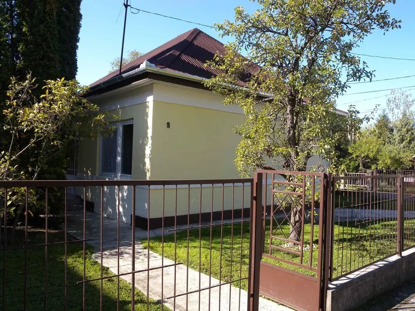 Holiday home only 150 m from Lake Balaton - Image 1