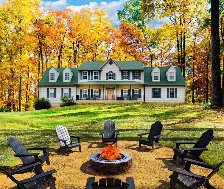 Arcade room ~ Hot Tub ~ Firepit ~ BBQ ~ King beds ~ Nearby Wineries/Breweries - Image 1