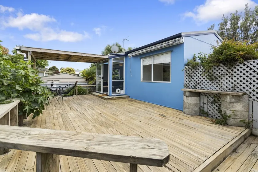 The Wee Blue Bach - Ferienhaus am Waikanae Beach - Image 1