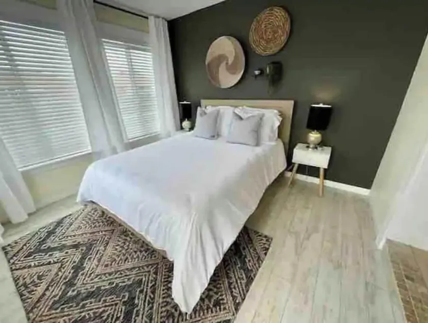 Prime Location! 5min to the Beach/Cruises - Image 1