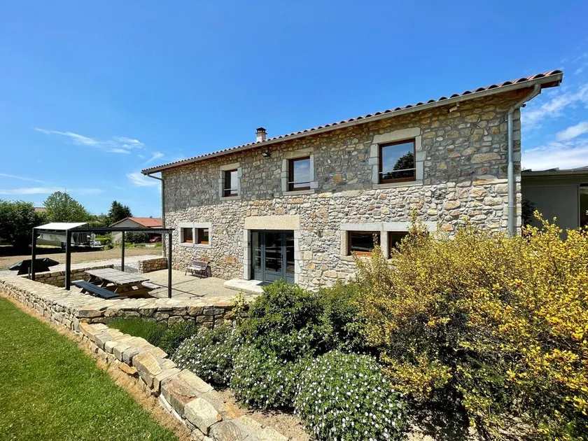 Charming Stone House with Terrace, Boules Court, Near Medieval Villages and Amenities - Image 1