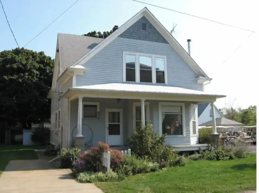 Aunt Janes 2: Large House in Downtown Put in Bay! - Image 1