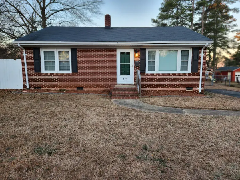 Beautiful Brick Home in Walking Distance to Lake Beach Area - Image 1