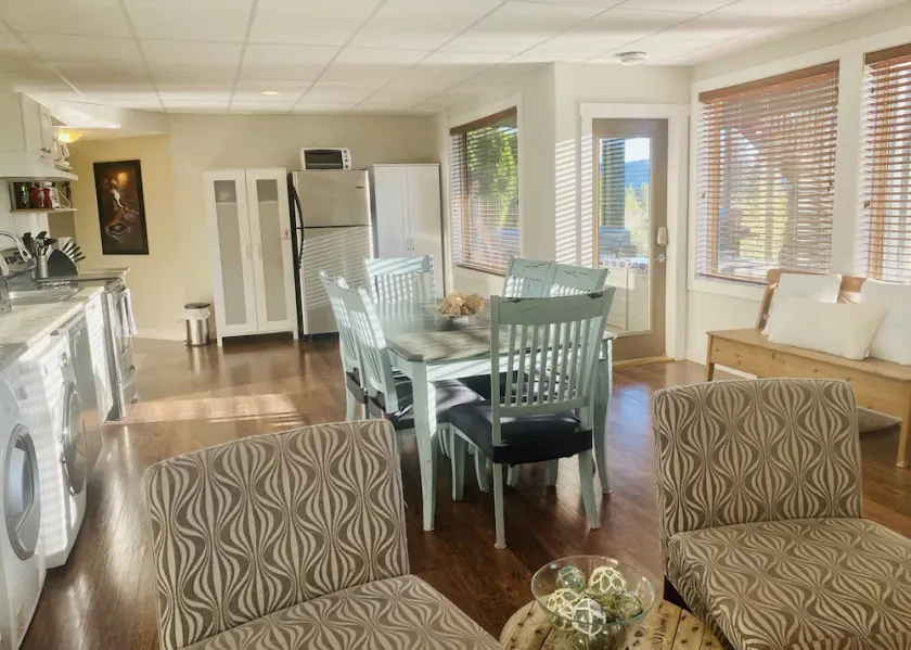 Lake County Home. 3 Bedroom. Sleeps 9 with private hot tub and is pet friendly. - Image 1
