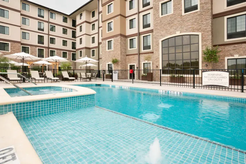 1 Bedroom | Outdoor Pool and Hot Tub + Free Wifi - Image 1