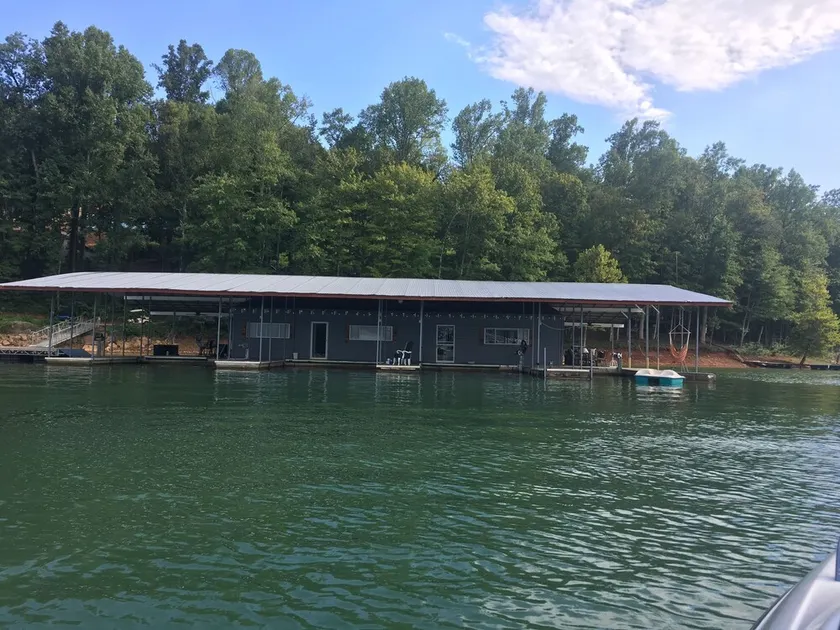 Vågn op med søen som din forhaven!  3bd / 1bth med adgang til land og bådslip - Image 1