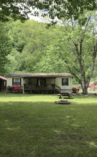 3 BR 2 Bath house in Hinton, WV inside the New River Gorge National Park. - Image 1