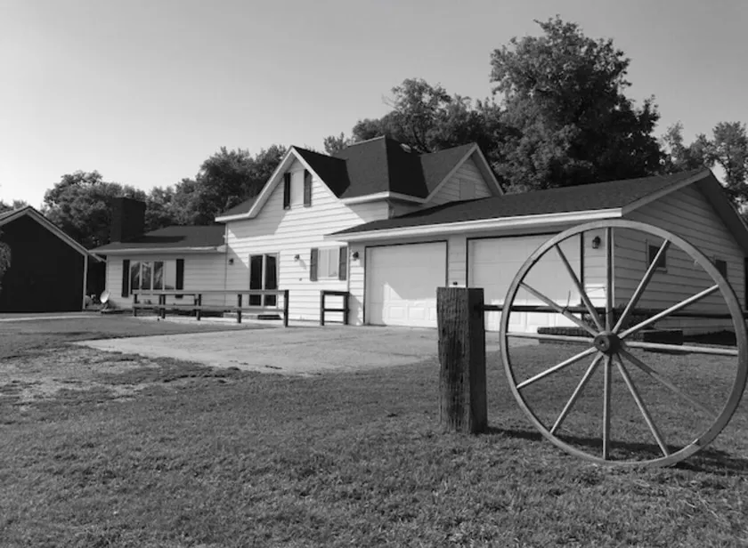 Beautiful Farmstead on the Prairie - Image 1