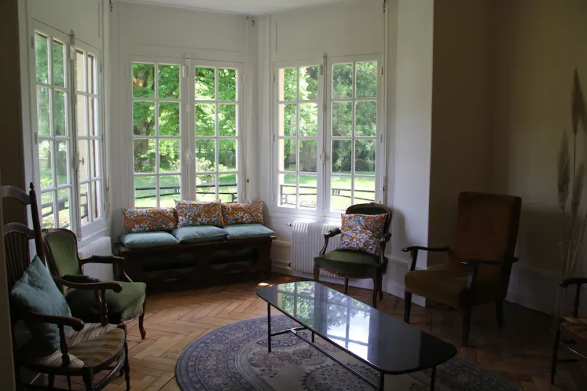 Large renovated 1920s villa - Image 1