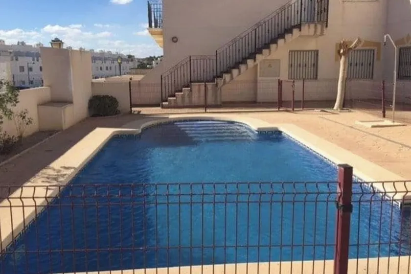 Seaside 2 Bed Apartment Sleeps 3 - Pool - Pets Ok - Image 1