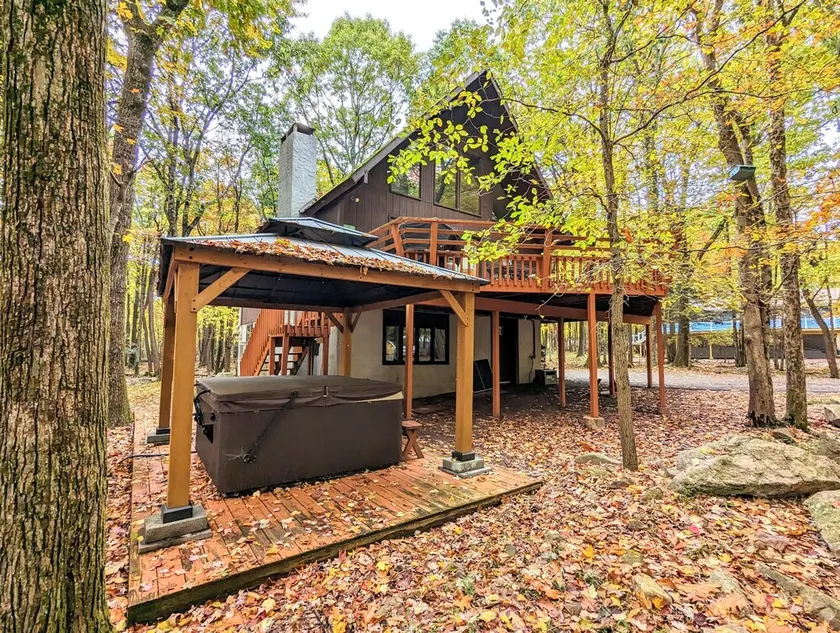 Hot Tub + Sauna + Deck + Firepit + Beach Access | Grateful Escape - Image 1