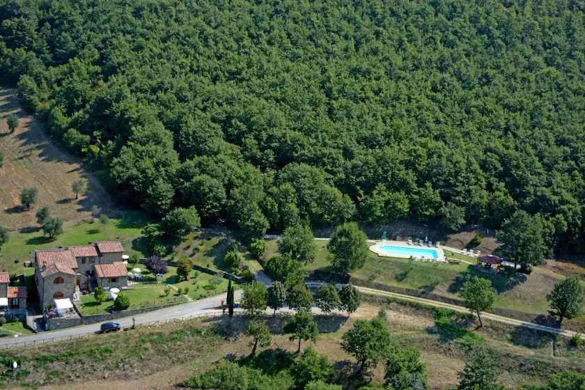 Exclusive villa for 24 guests with private pool between Umbria and Tuscany - Image 1