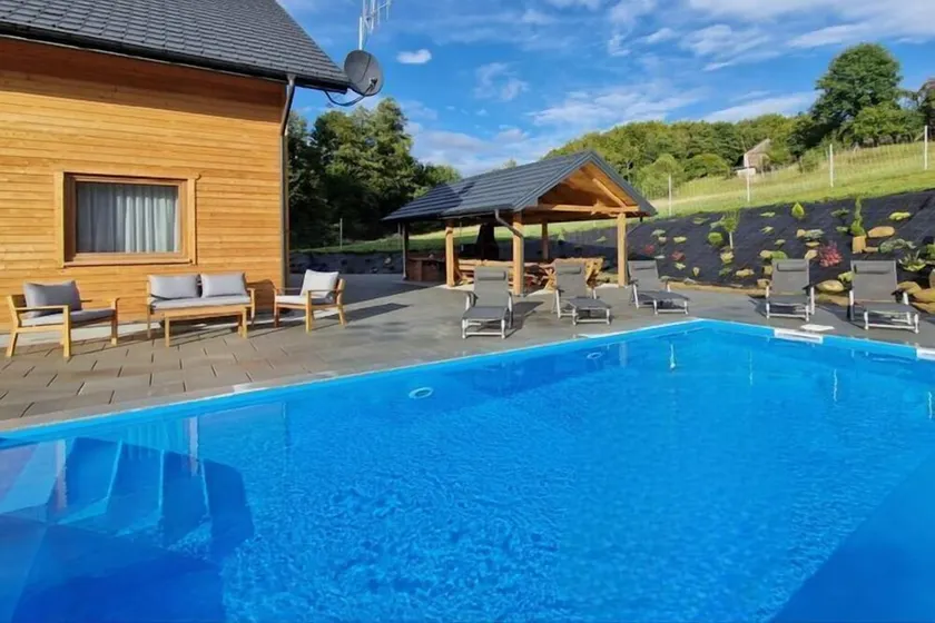 Casa vacanze a Wiśniowa con piscina e bosco - Image 1