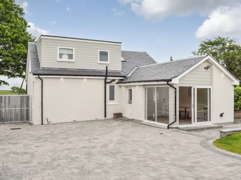 The Wee White Cottage - Image 1