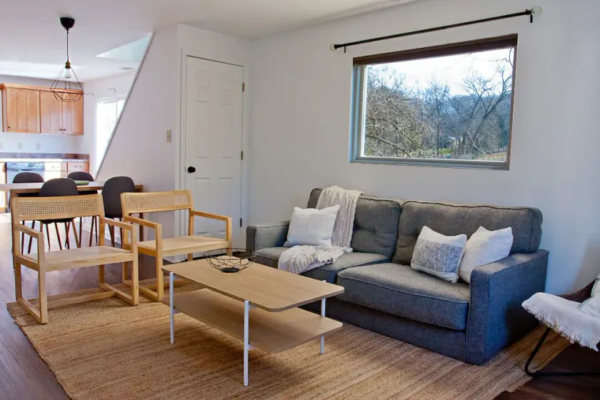Modern Riverfront Getaway on Little Miami River - Image 1