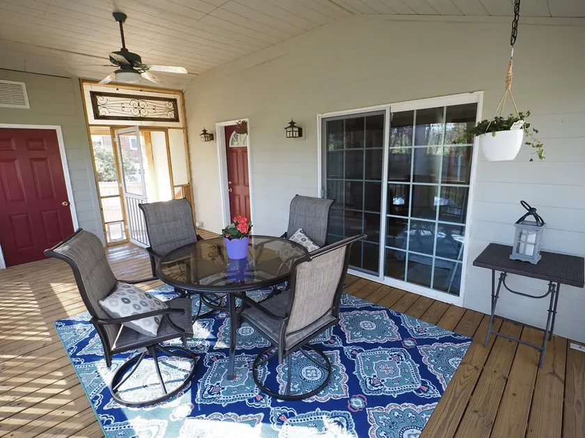 5 miles to Downtown Asheville. Guest Suite. Charming. Kitchenette, Washer dryer. - Image 1