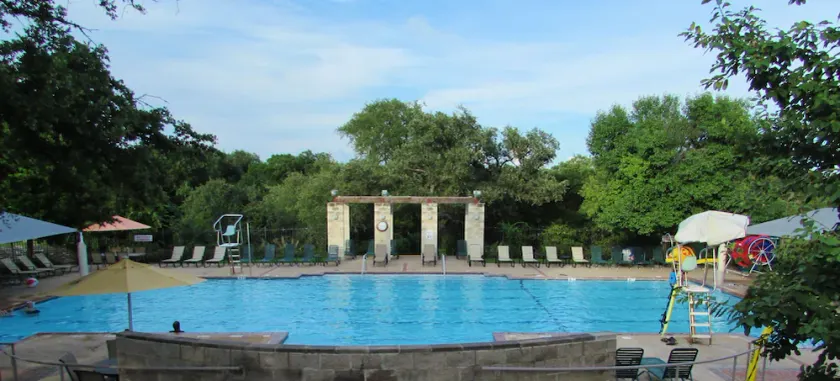 Austin Luxe Ranch-5 BR, Deck, Pools, Grill Fire Pit, Near Lakes, The Domain - Image 1