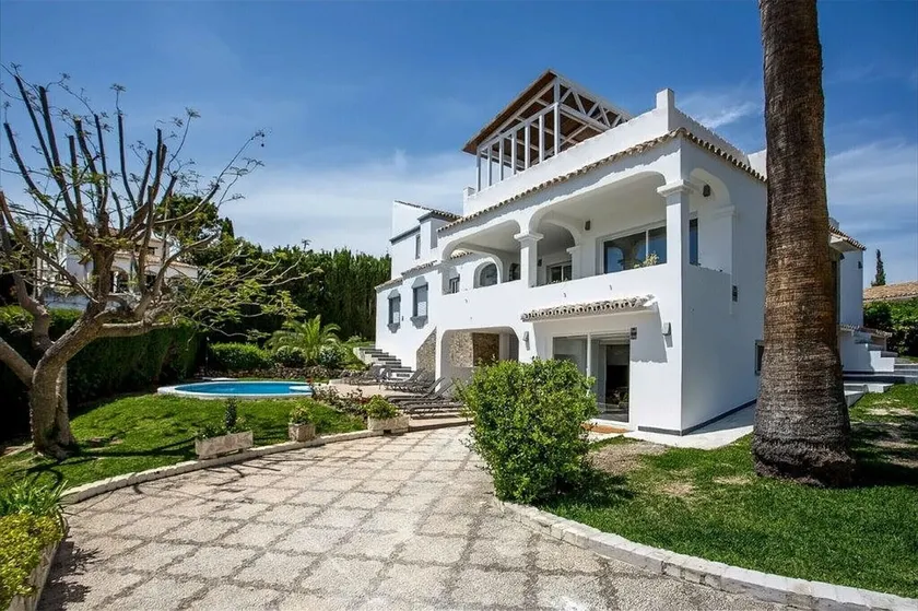 Luxury Villa Marbella with nice garden, Pool and Jacuzzi BY Varenso Holidays - Image 1