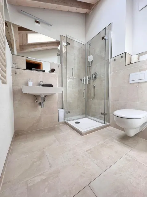 (4) Giebelstüberl -1-Zimmer Appartement , ca. 30qm, 1-2 Personen, Wohn/Schlafraum, Kochnische, Balkon - Image 1