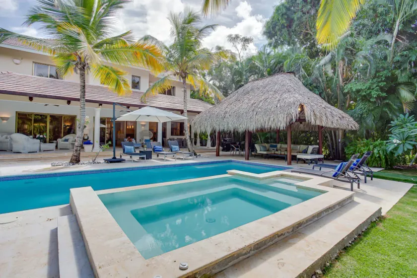 Newly Refurbished Integrated Villa with Hot Tub in Punta Cana - Image 1