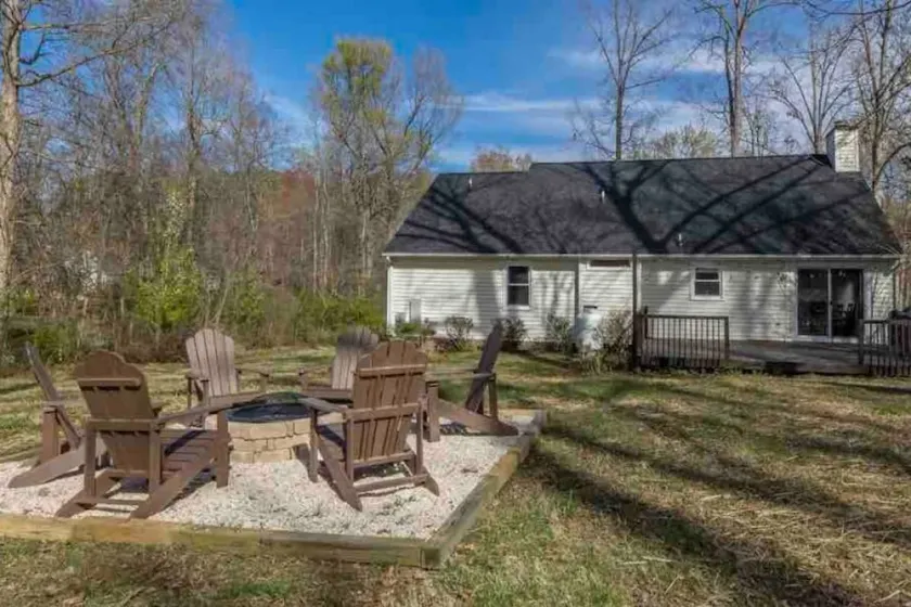 Greensboro Getaway:Hot Tub/K Bed/Hammock/Firepit - Image 1