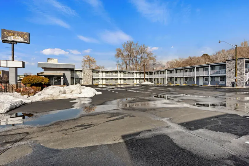 Temple View Inn - Image 1