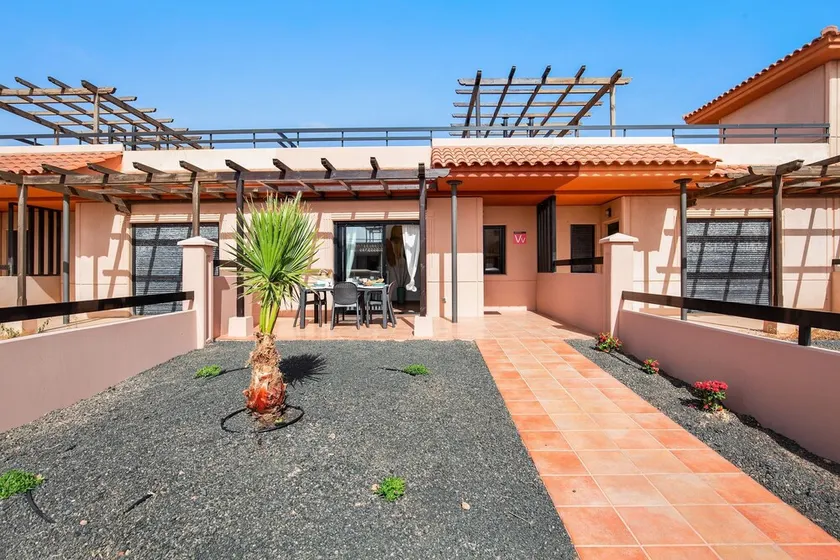 Ferienhaus 'Sunny Home' mit Pool, Garten & WLAN - Image 1
