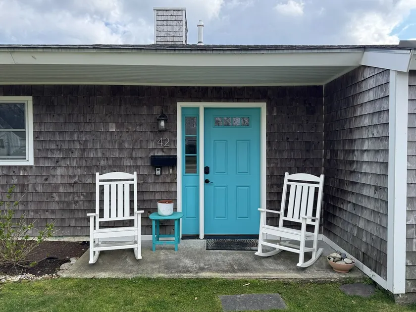 Beach and Town!  Best of Both! Plus Central AC! - Image 1