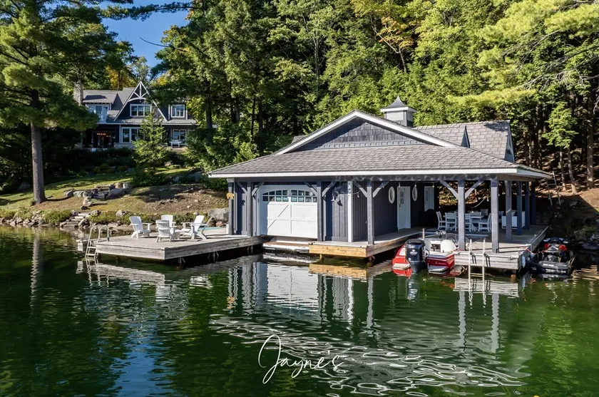 5-year old, Luxury Build on Joe! Immaculate Main + Guest Cottage! Tennis! - Image 1