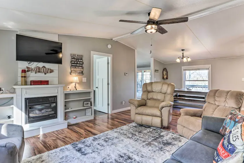 < 2 Mi to Lake Access: Pet-Friendly Flemington Gem - Image 1