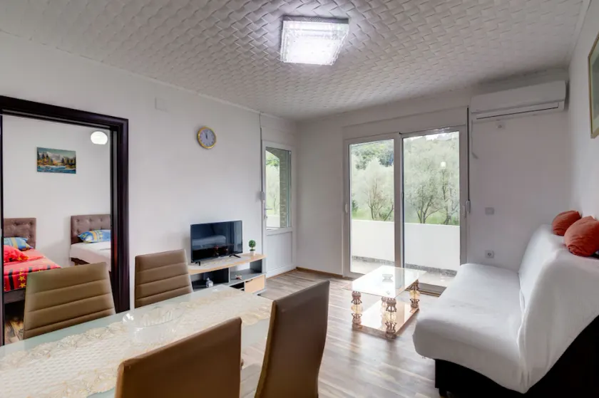 Family 2BR Apartment close to Utjeha beach - Image 1