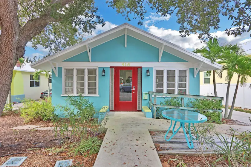 Private, charming home in downtown Stuart - Image 1