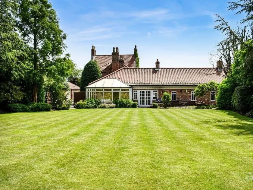 Large open plan cottage in conservation village just outside York. 3 night deals - Image 1