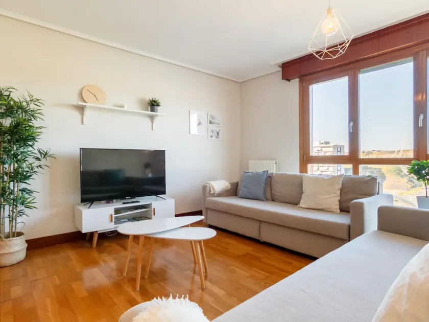 Bright and spacious on the Barakaldo estuary - Image 1