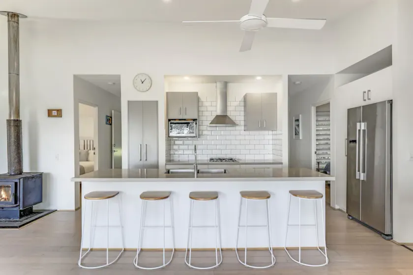 Stunning Beach House with Ocean Views on Stradbroke Island - Image 1
