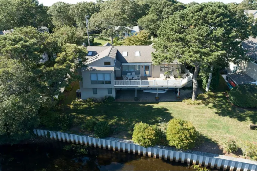 Popponesset Waterfront home 4-bedrooms 3 baths, sleeps 8, A/C outdoor shower - Image 1