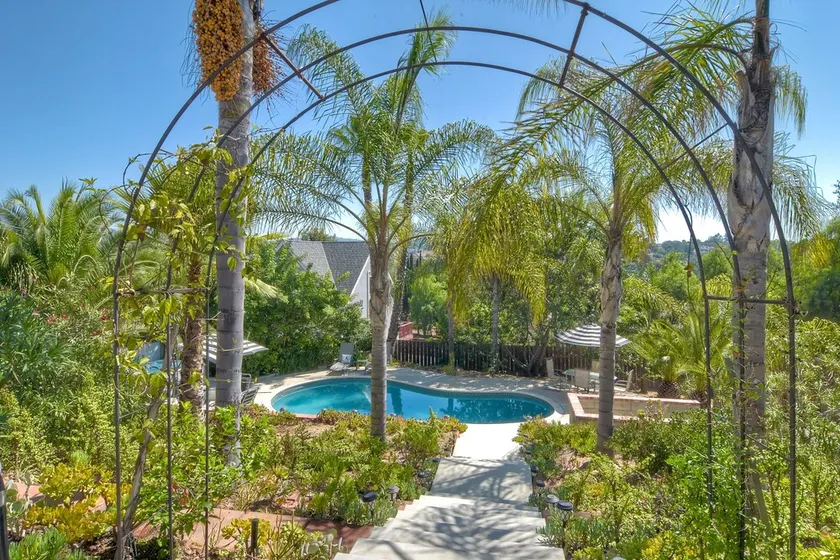 Secluded Home, Sleeps 11+  Solar Heated Pool.  HOT TUB SPA,  9 miles to beach - Image 1