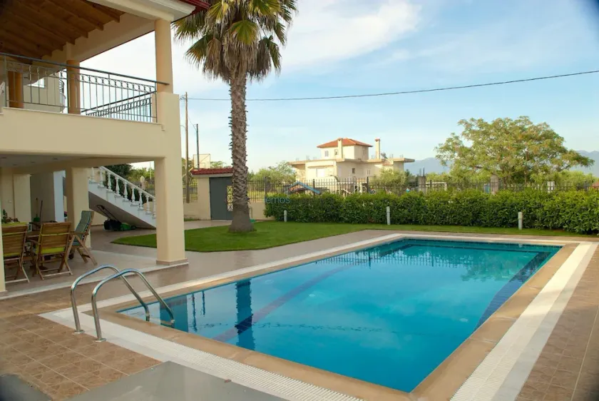 Luxury villa with a swimming pool in Lefkochoara, Messinias - Image 1