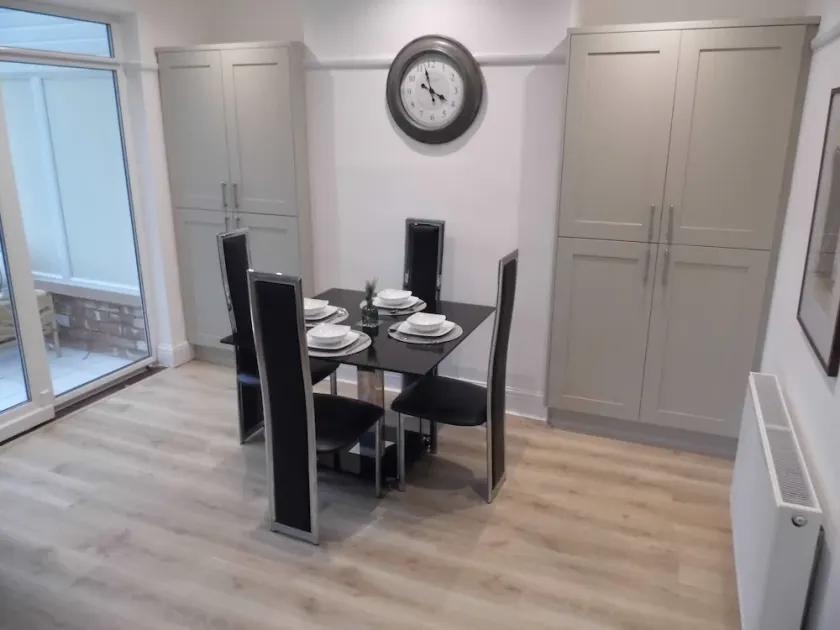 Heathside House 2 Bed House - Image 1
