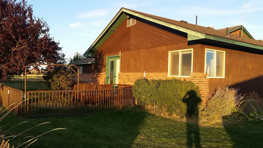 Master Suite  minutes from Yakima in town of Tieton. - Image 1