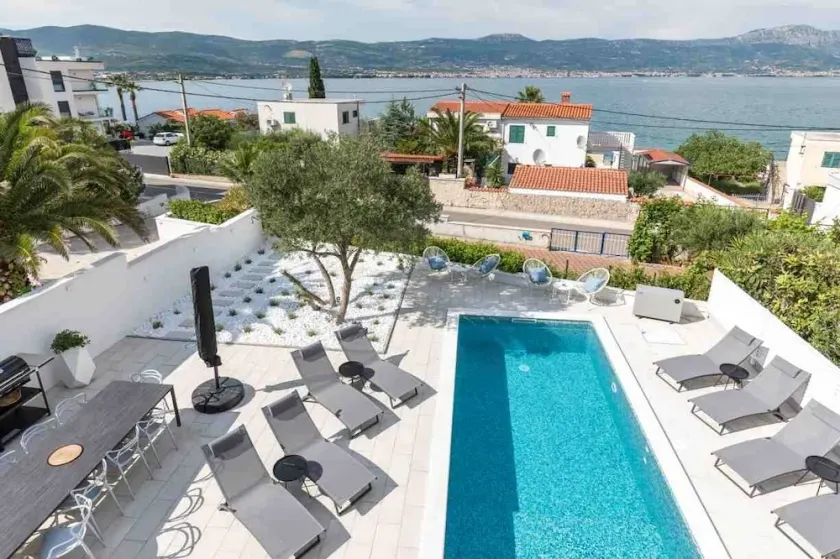 Apartment in Arbanija with sea view, terrace, air conditioning, WiFi 5139-1 - Image 1