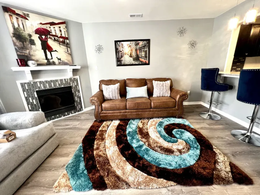 2bd 2.5 ba Sleeps 6 Luxury Townhome, Jacksonville NC. Close To Camp Lejeune - Image 1