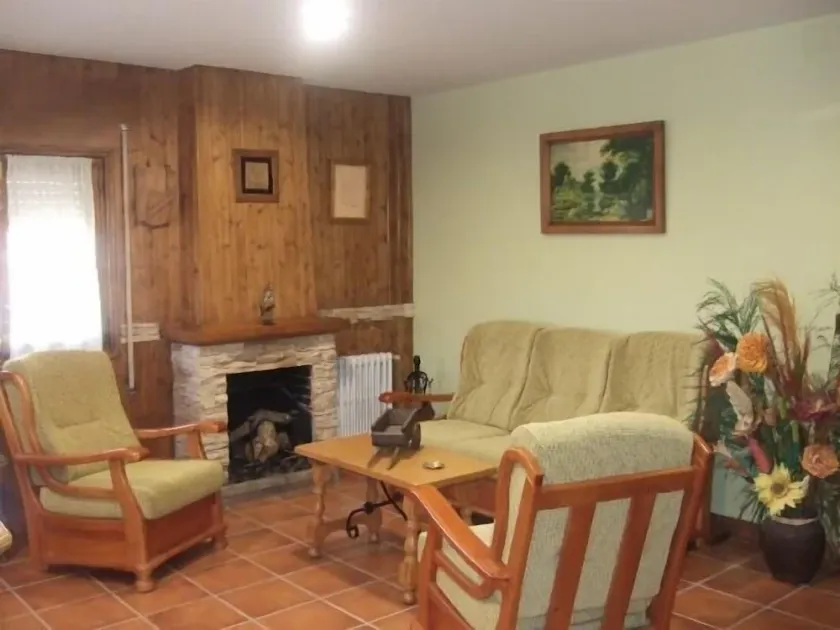 Casa Tinao de Gredos for 8 people - Image 1