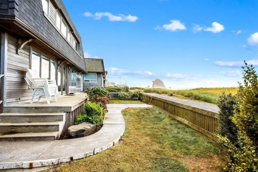 777 Ocean - Beachfront! - Image 1