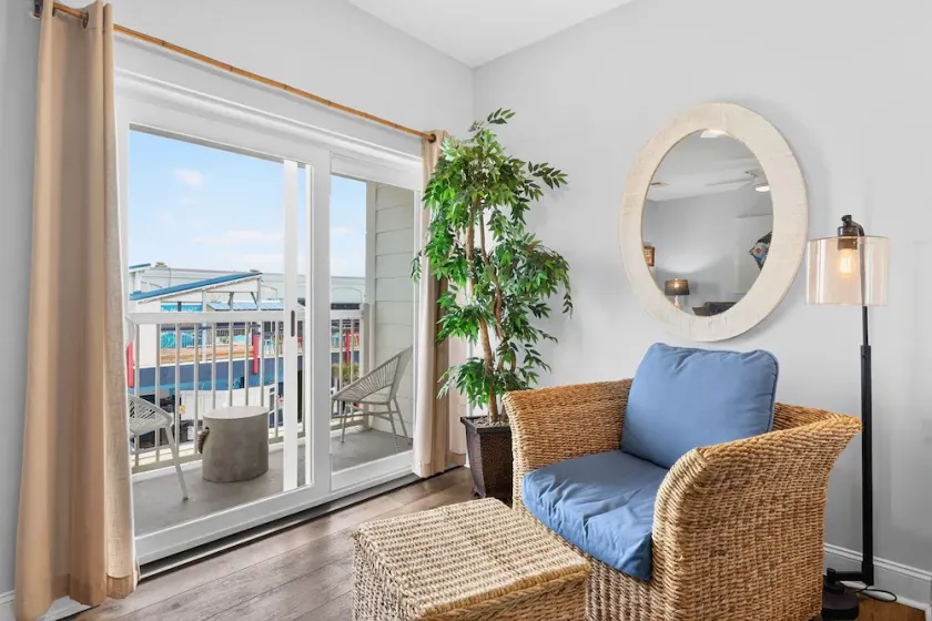 Oceanside 1BR Condo- Au coeur de la PIO; Condos supplémentaires disponibles - Image 1