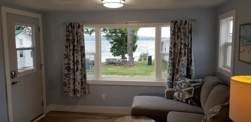 Lakefront Cottage #5, AC, Newly Remodeled, 8 Kayaks, 4 SUP, Rowboats - Image 1
