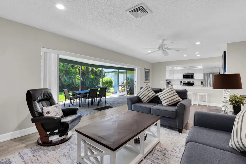 1st Ave Beach House - Olde Naples, Steps to White Sand Beach! - Image 1